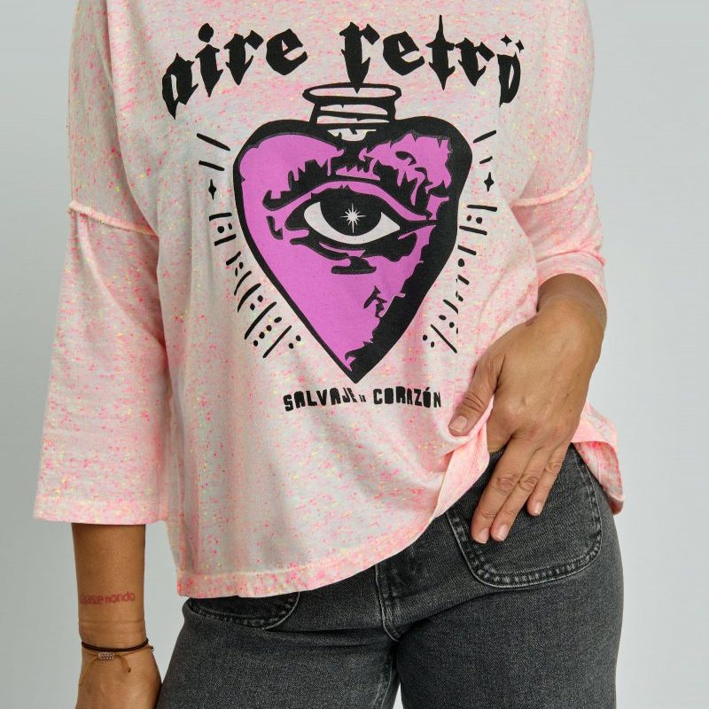 camiseta-salvaje-de-corazon-rosa (1)